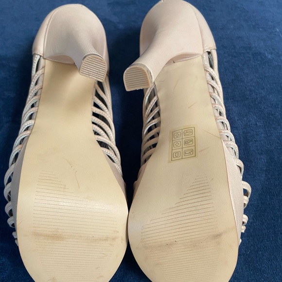 NEW Steve Madden VALLLI / Color: Nude / Size 7.5M - Picture 6 of 8
